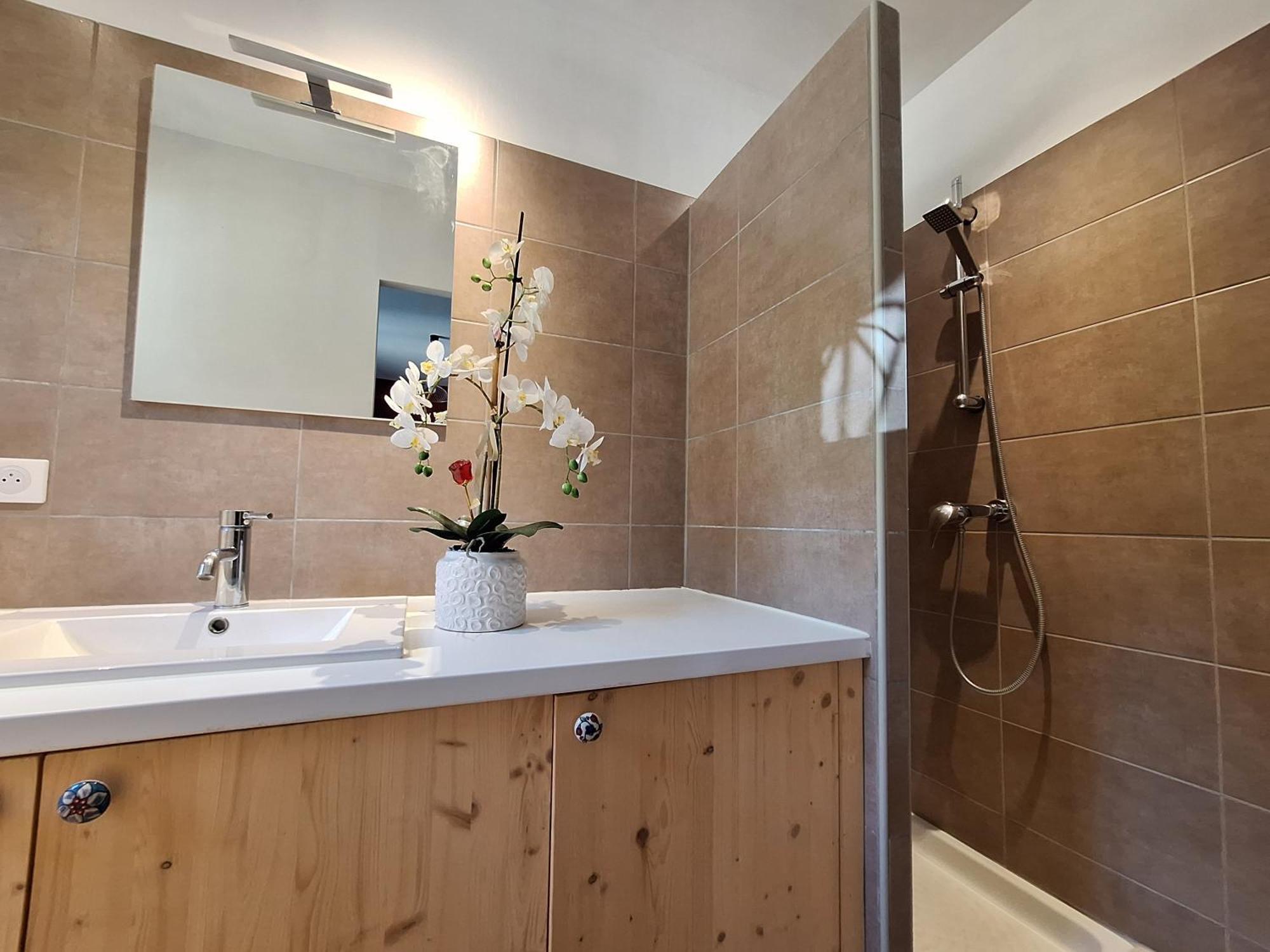 Jaune Holiday home Faucon (Vaucluse)
